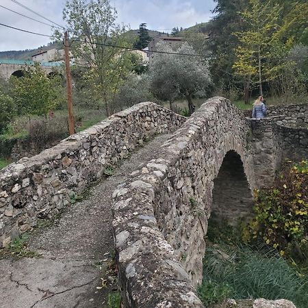 Chambre Atypique : La Grotte Bez-et-Esparon Eksteriør billede